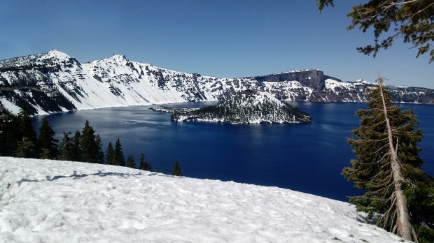 Blue-Water-Crater-Lake-NAtional-Parl-Oregon